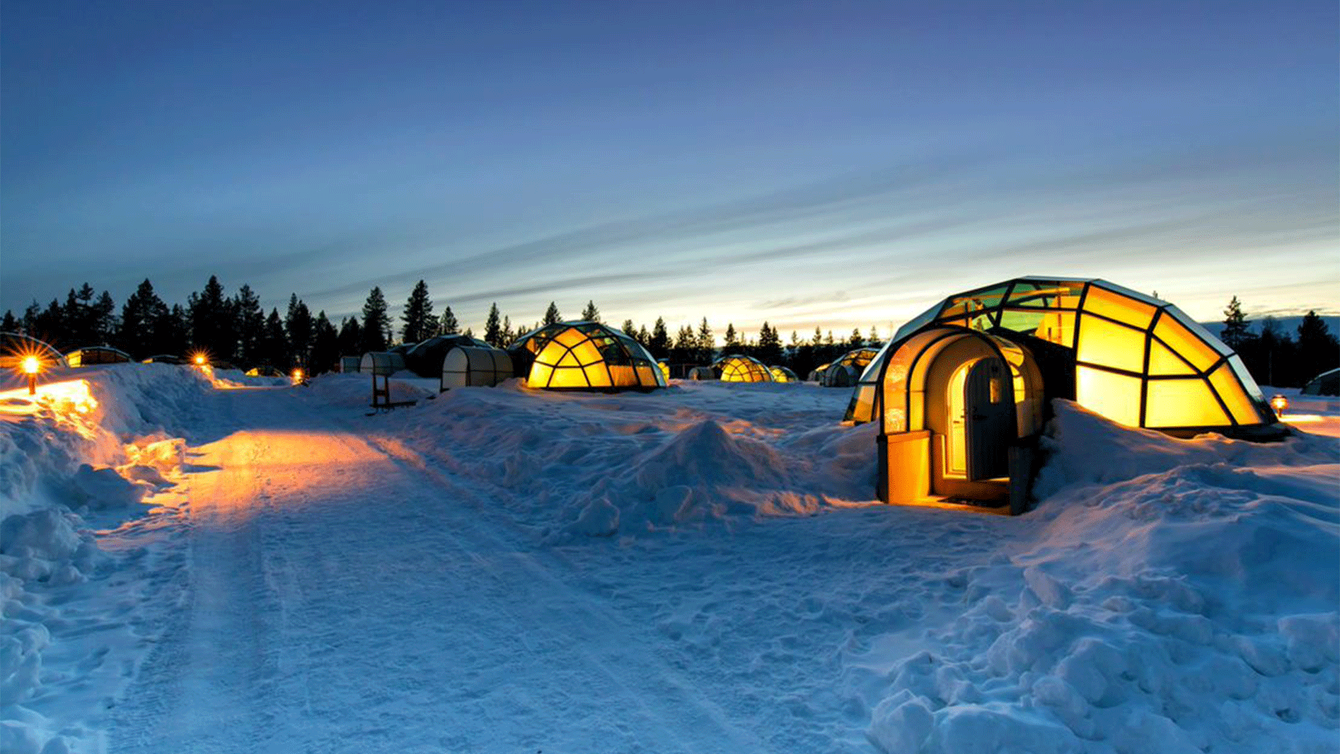 finland-Kakslauttanen-glass-igloo-resort