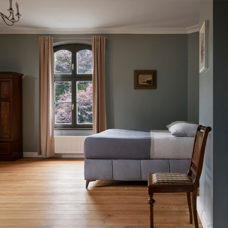 DE-airbnb-heritage-tour-germany-bedroom