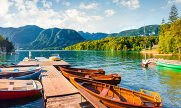 slovenia-lake-bohinj-boats-in-the-water