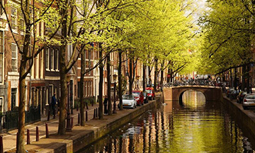 Amsterdam-canal-spring-time