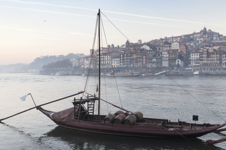 portugal-porto-river-view-boat-sunrise