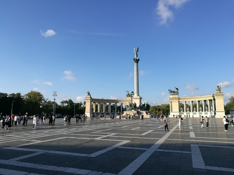 Piazza degli Eroi