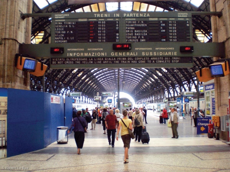 Dentro de la estación central de Milán
