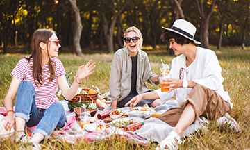 friends-having-picnic-in-the-park-summer