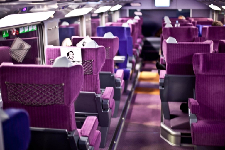 Interno della 1ª classe di un treno ad alta velocità TGV, Francia