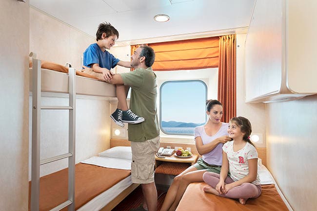 Genießen Sie an Bord der Fähren von Superfast Ferries ergonimisch designte und großzügige Kabinen