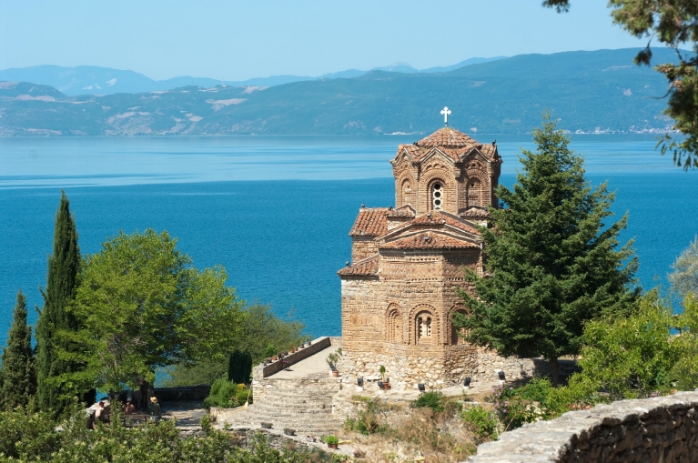 Iglesia ortodoxa de San Juan en Kaneo, en el lago Ohrid