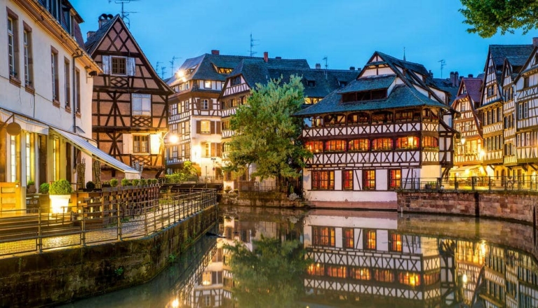 Estrasburgo y sus encantadores canales de noche