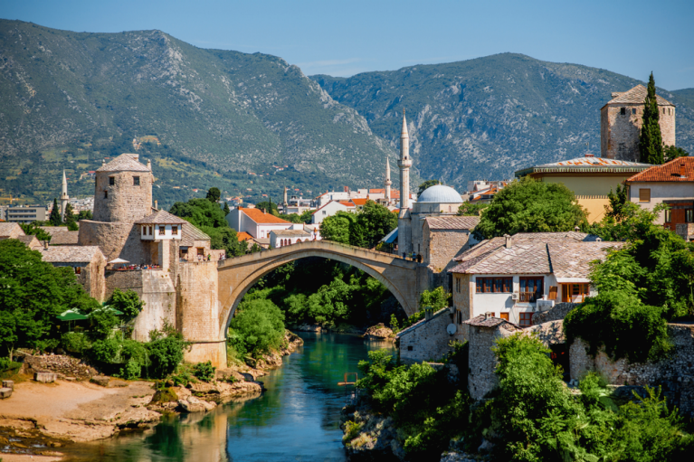 Stari most über der Neretva in Mostar, Bosnien und Herzegowina