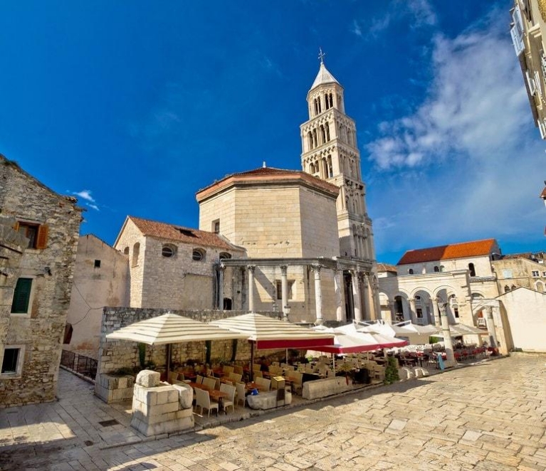Vistas de las ruinas romanas y de la catedral de la antigua Split en Salmatia, Croacia