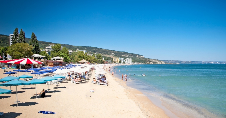 Panoramablick über den Strand von Varna