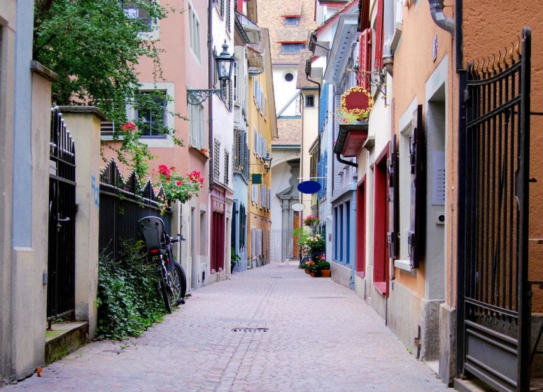 Get lost in the charming streets of Zürich's Old Town