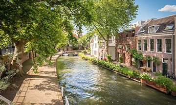 netherlands-utrecht-river-houses