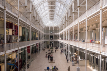 Eingangshalle des National Museum of Scotland