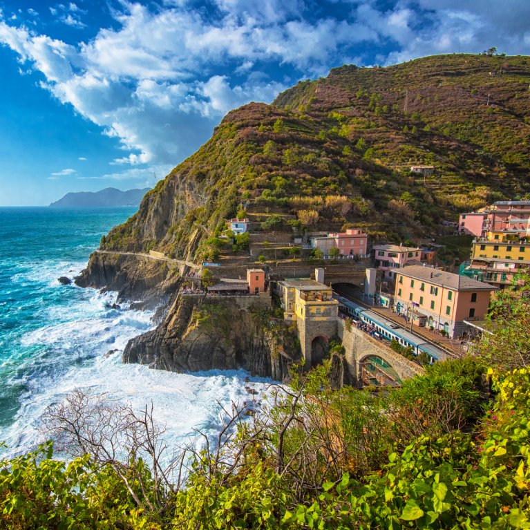 square-italy-cinque-terre-train-station-with-sea-view