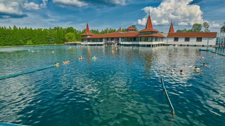 hungary-heviz-lake-people-swimming