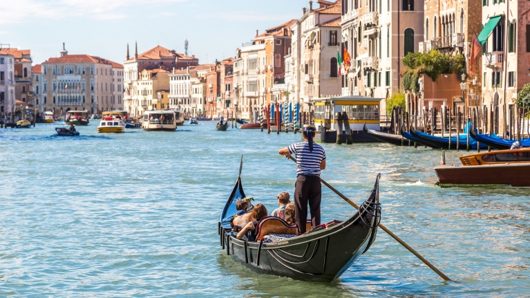 italy-venice-gondola-ride-tourists