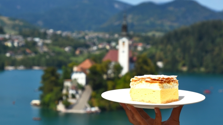 slovenia-bled-cream-cake-background-lake