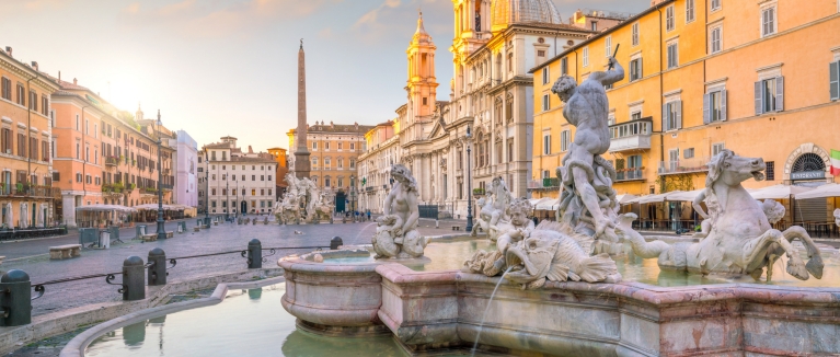 Sunrise over the Piazza Navona in Rome 