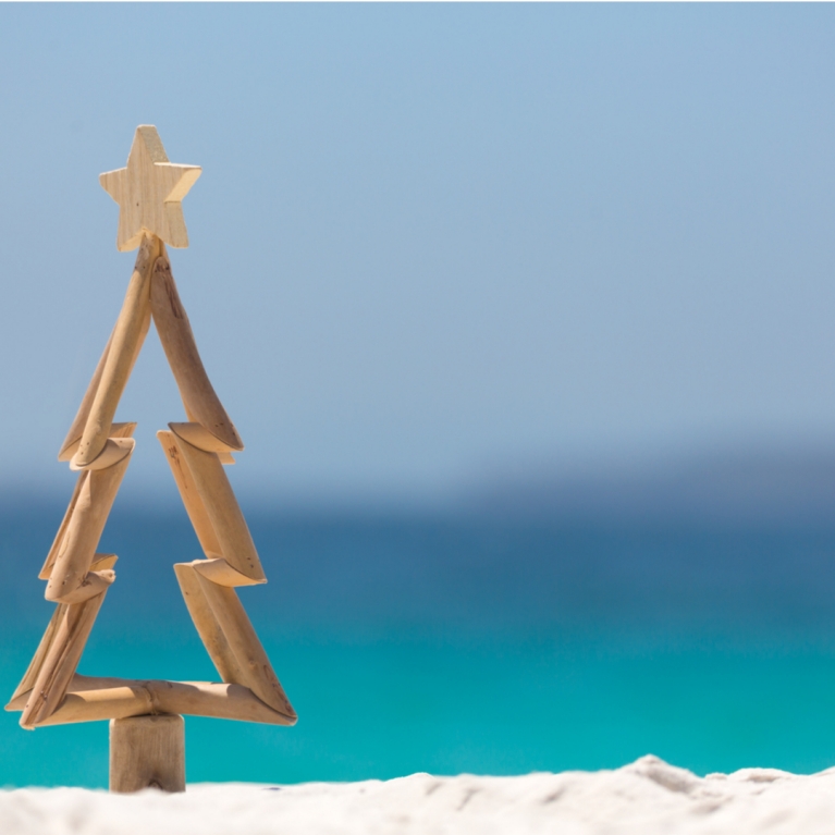 Christmas at the beach (by Shutterstock)
