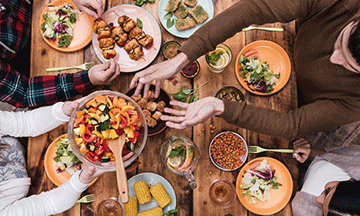 eatwith-table-with-food-and-friends